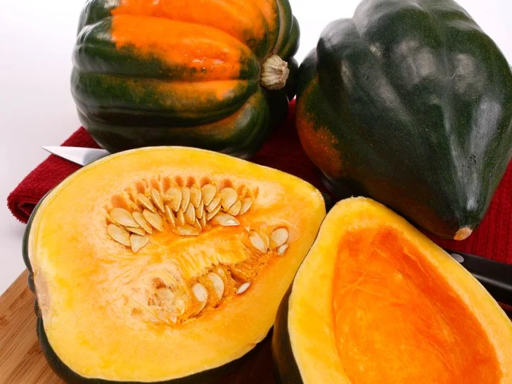 Cut acorn squash, istockphoto.com