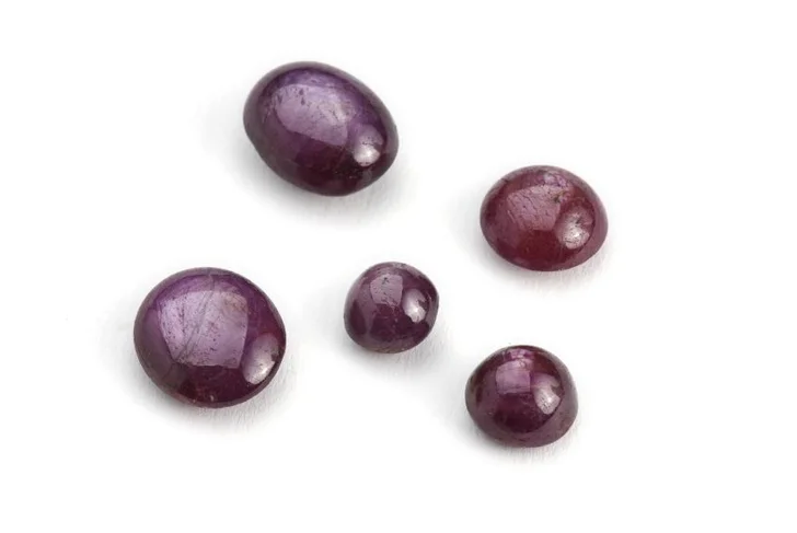 ruby cabachons
