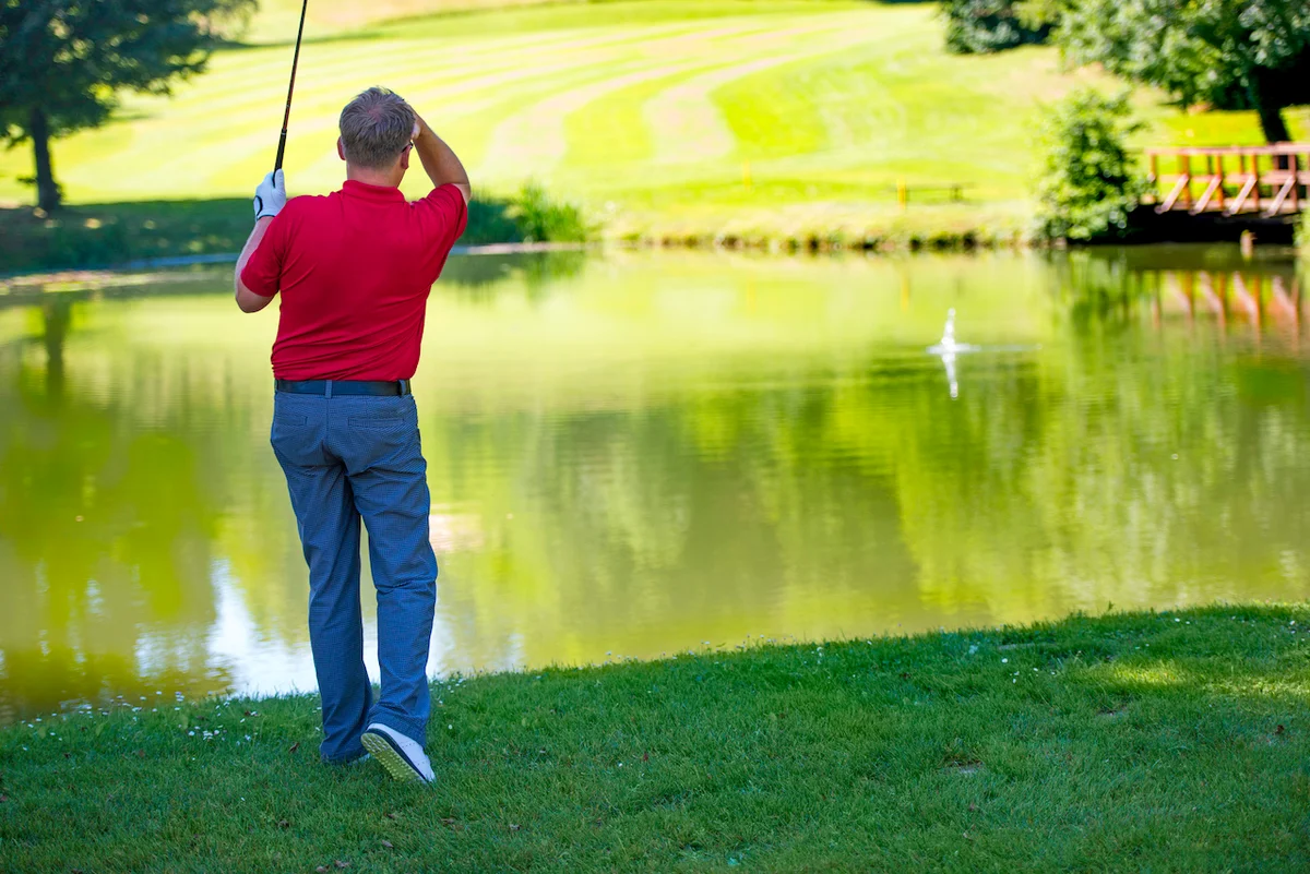 golfer topped shot into water hazard
