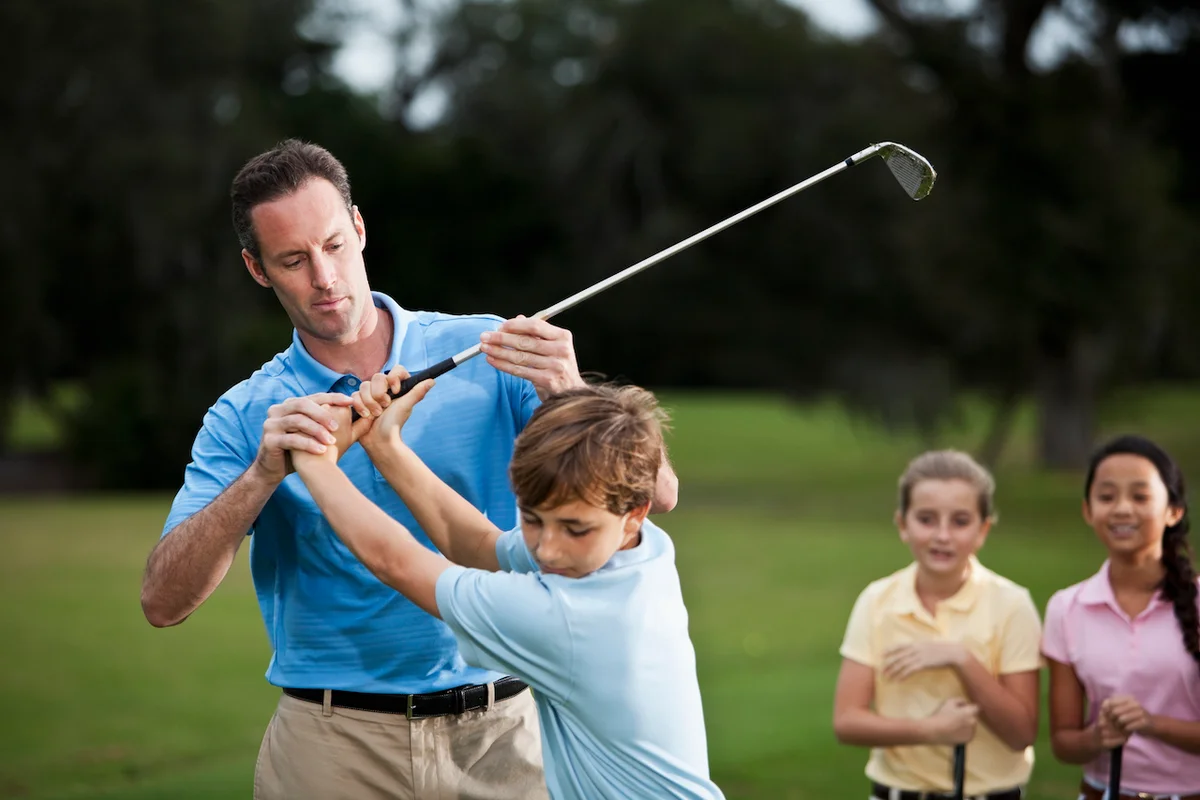 golf instructor teaching kids lessons
