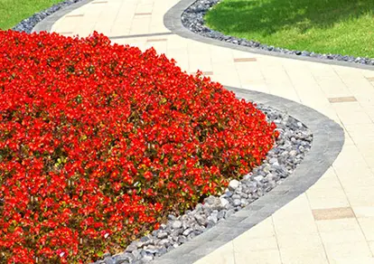 Angled dug edge with gravel