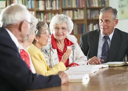 Seniors discussing books