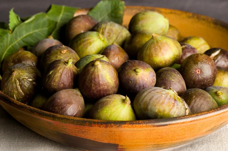 figs in bowl