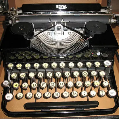 1932 Royal Portable Typewriter, © mpclemens | Flickr.com, https://www.flickr.com/photos/mpclemens/2417276270/
