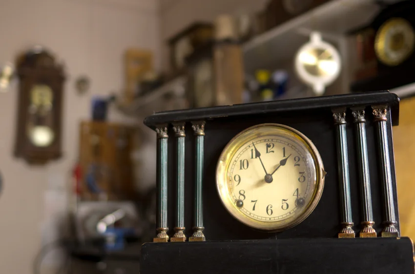 black mantel clock