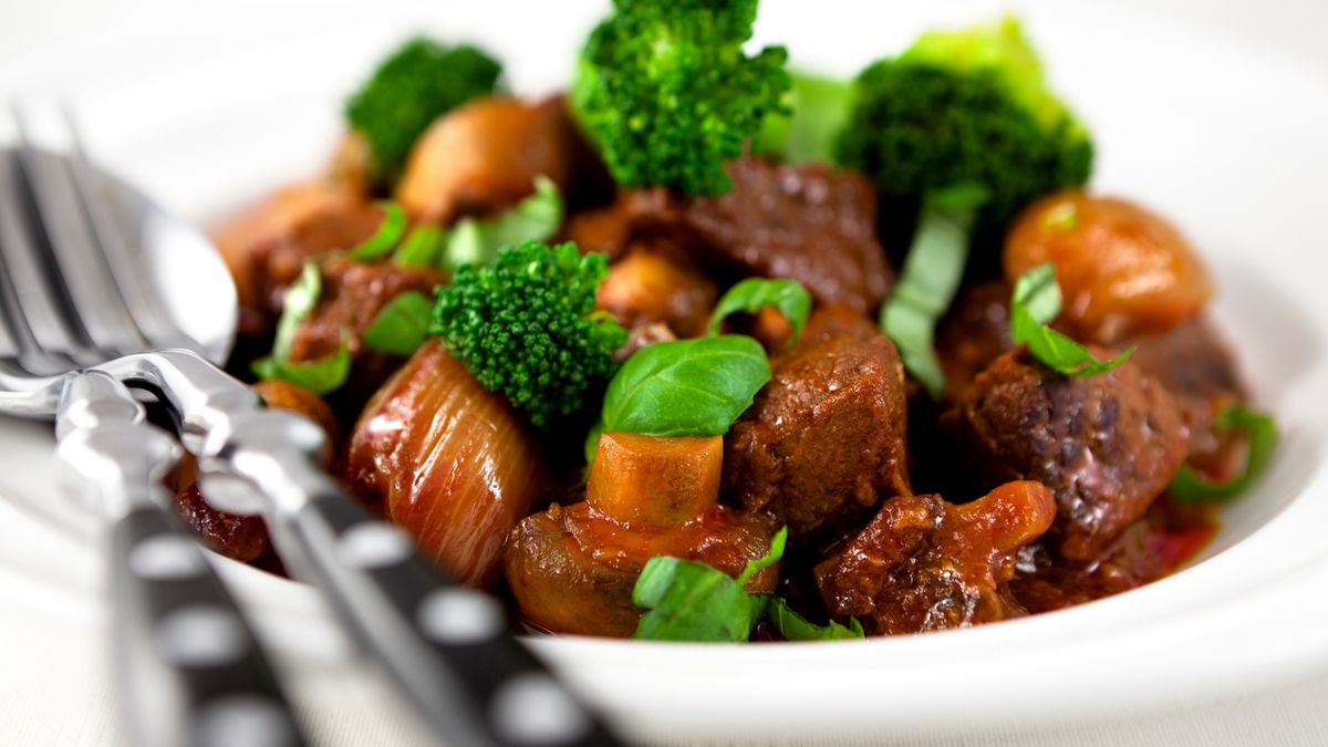 Low-Carb Beef & Broccoli Crock Pot Recipe You Can Set & Forget