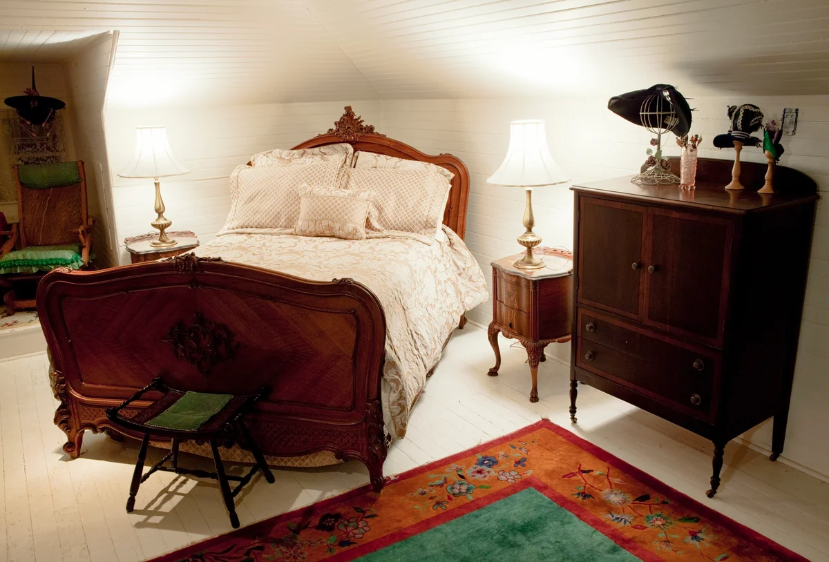 antique bedroom