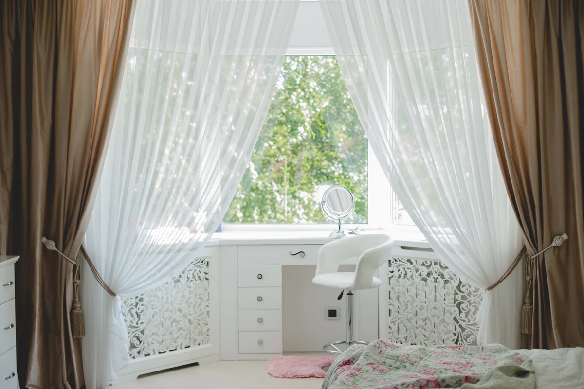 curtain partition