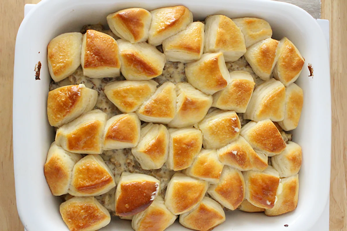 Biscuits and gravy casserole