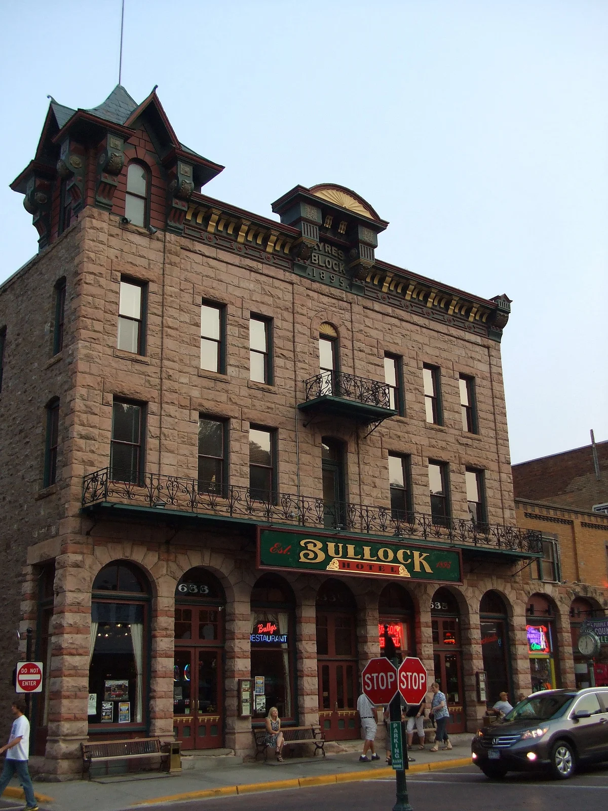The Bullock Hotel (https://www.flickr.com/photos/haydn/9531206568/) / https://creativecommons.org/licenses/by-sa/2.0/