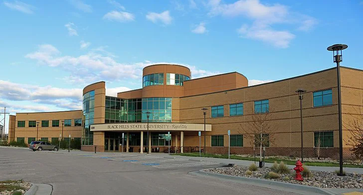 Black Hills State University, Rapid City, South Dakota by Jeffrey Beall (Own work) [CC BY 4.0 (http://creativecommons.org/licenses/by/4.0)], via Wikimedia Commons
