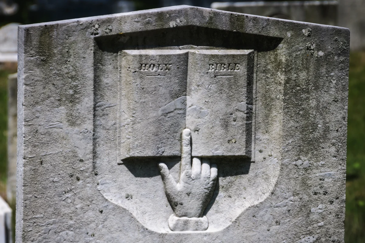 hand pointing up on headstone
