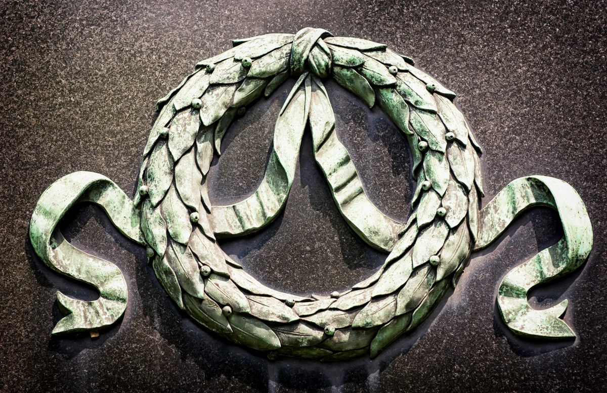 wreath headstone