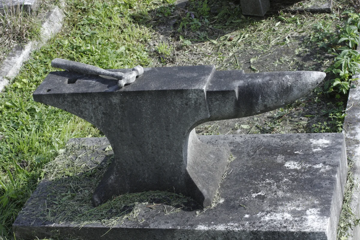 hammer and anvil gravemarker