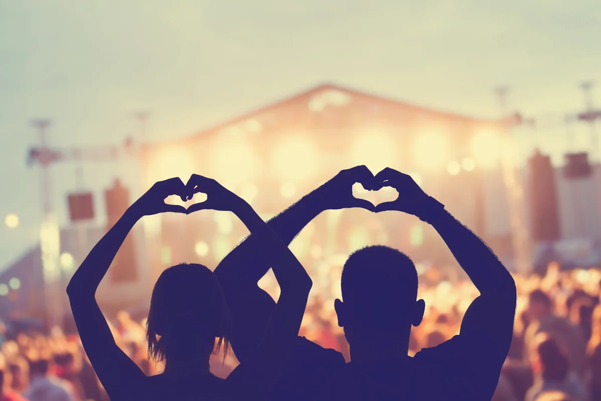 couple at concert
