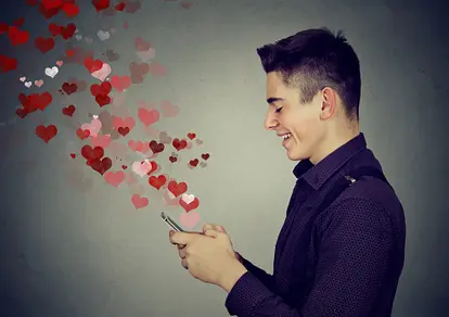 teen sending love messages on cell