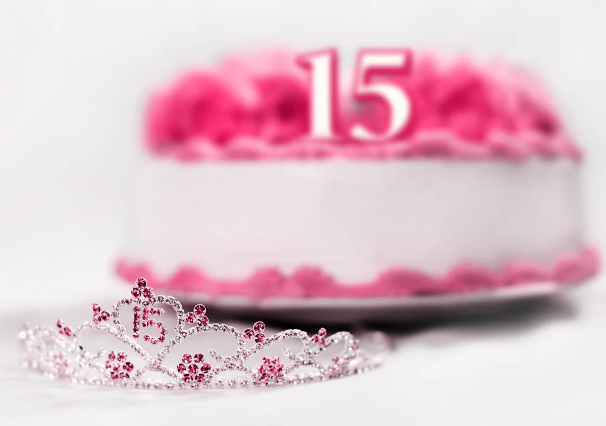Quinceanera cake and tiara