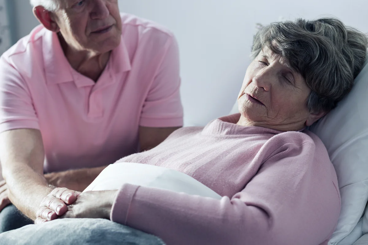 husband visiting wife in hospital