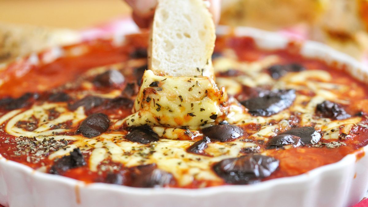 Easy & Versatile Pizza Dip Recipe That'll Be a Hit at Parties