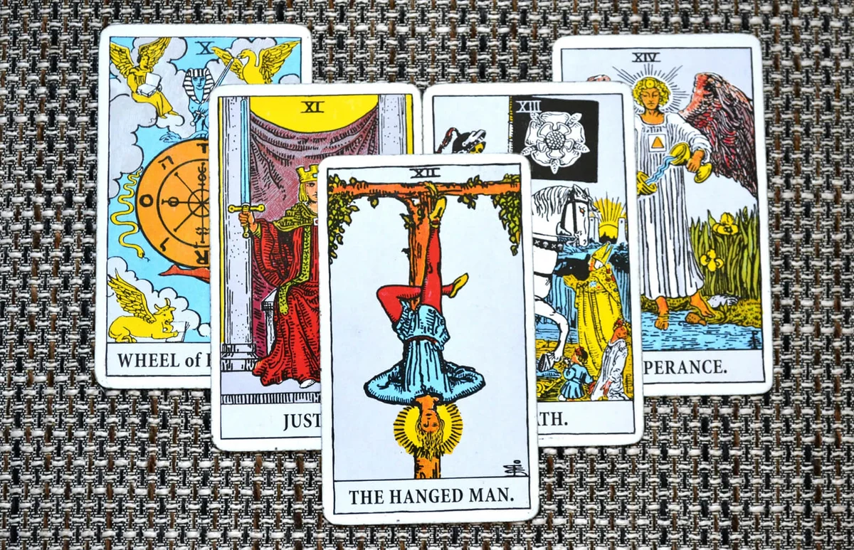 The Hanged Man Tarot Card / ID 116469844 © Sara Milana
