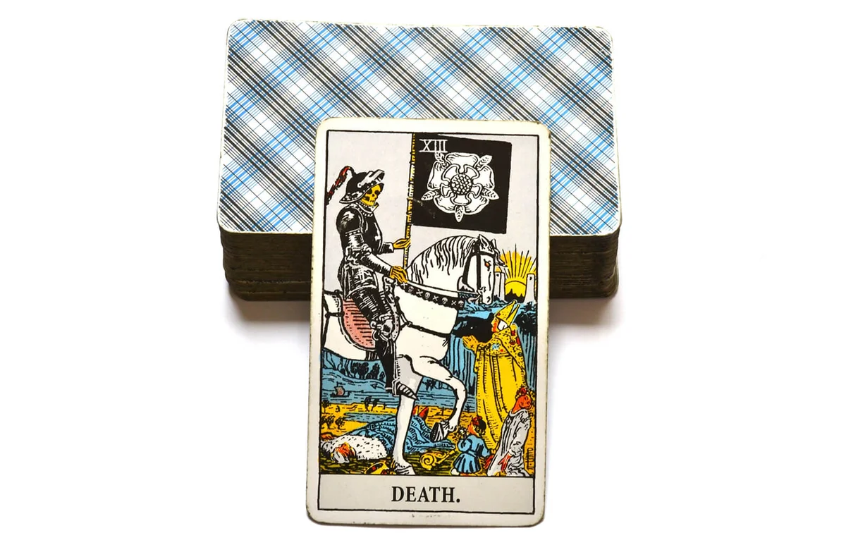 Death Tarot Card End Changes Transformation / ID 117573654 © Sara Milana