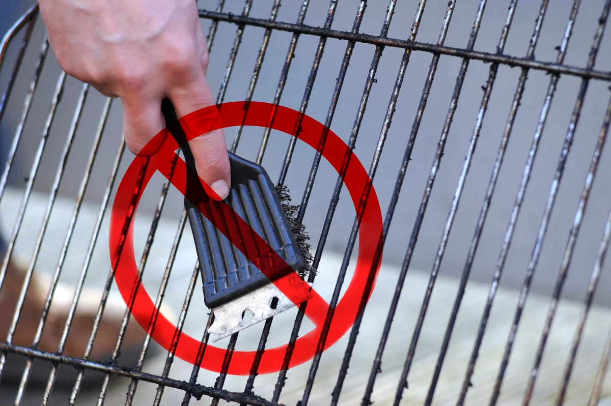 Cleaning the grill with scrubber