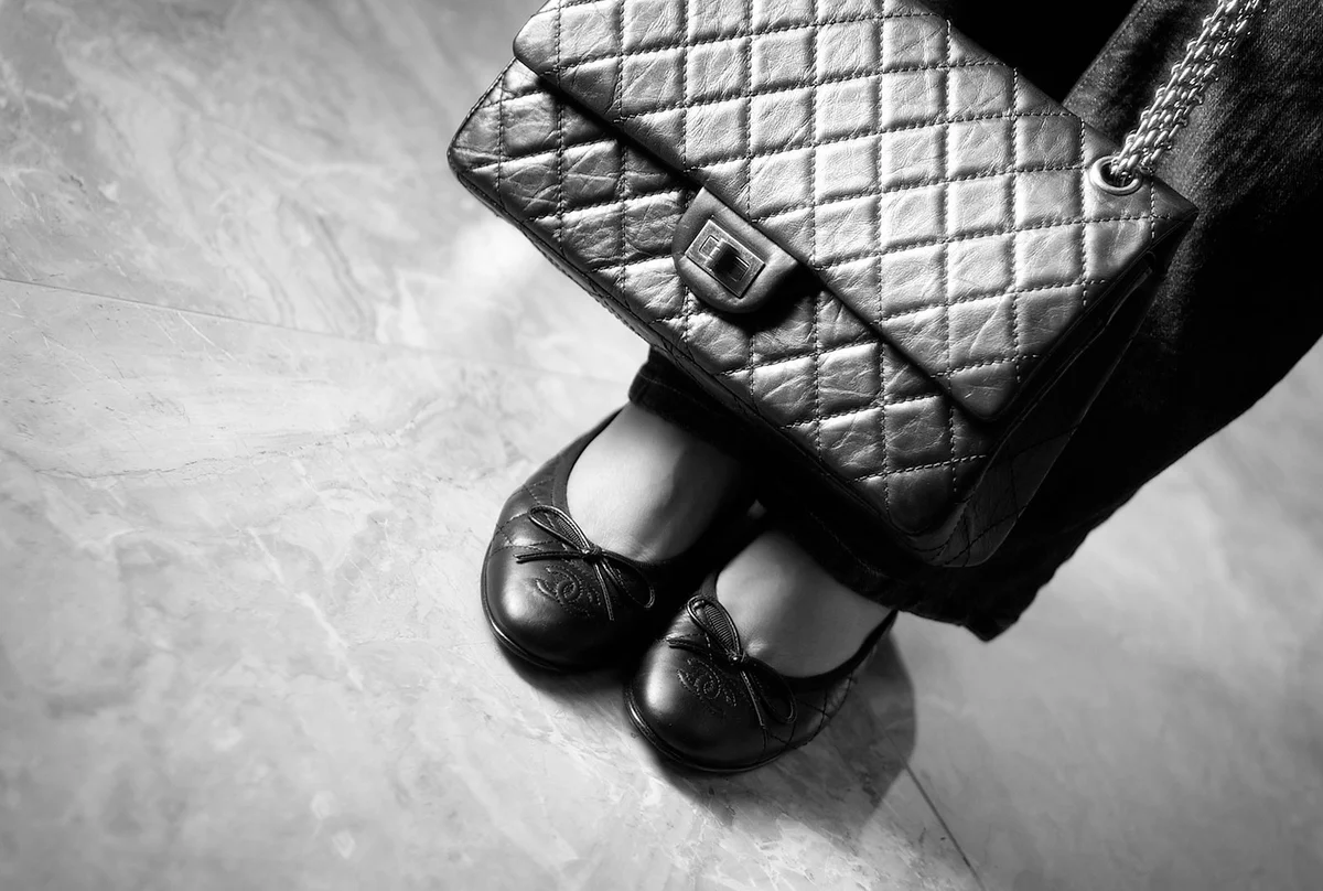 Woman holding quilted hand bag