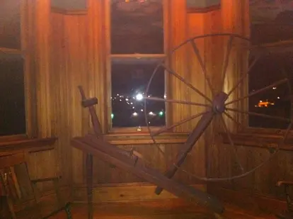 Spinning wheel at Gaches Mansion