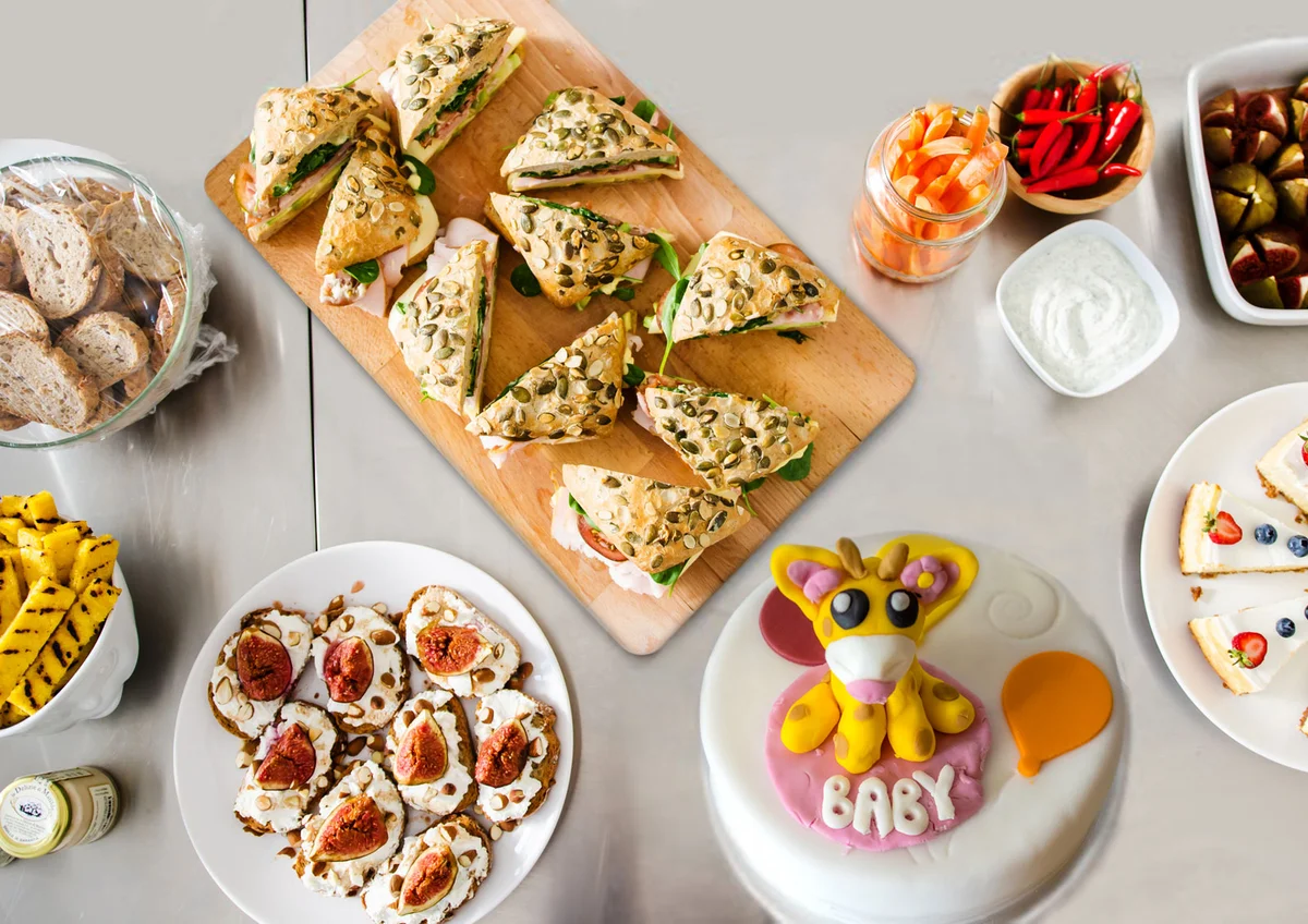 Brunch food and baby shower cake / ID 45115818 © Catalina Zaharescu Tiensuu, ID 54801236 © Paweł Opaska