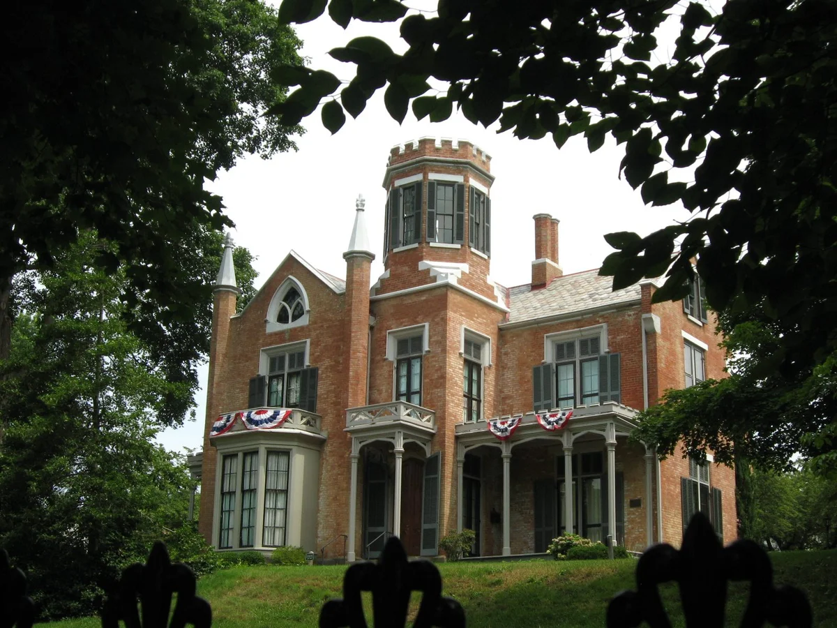 The Castle in Marietta, Ohio by Chrispainter1966 [CC BY-SA 3.0  (https://creativecommons.org/licenses/by-sa/3.0)], from Wikimedia Commons (https://commons.wikimedia.org/wiki/Category:The_Castle_(Marietta,_Ohio)#/media/File:TheCastle_MariettaOhio.jpg)