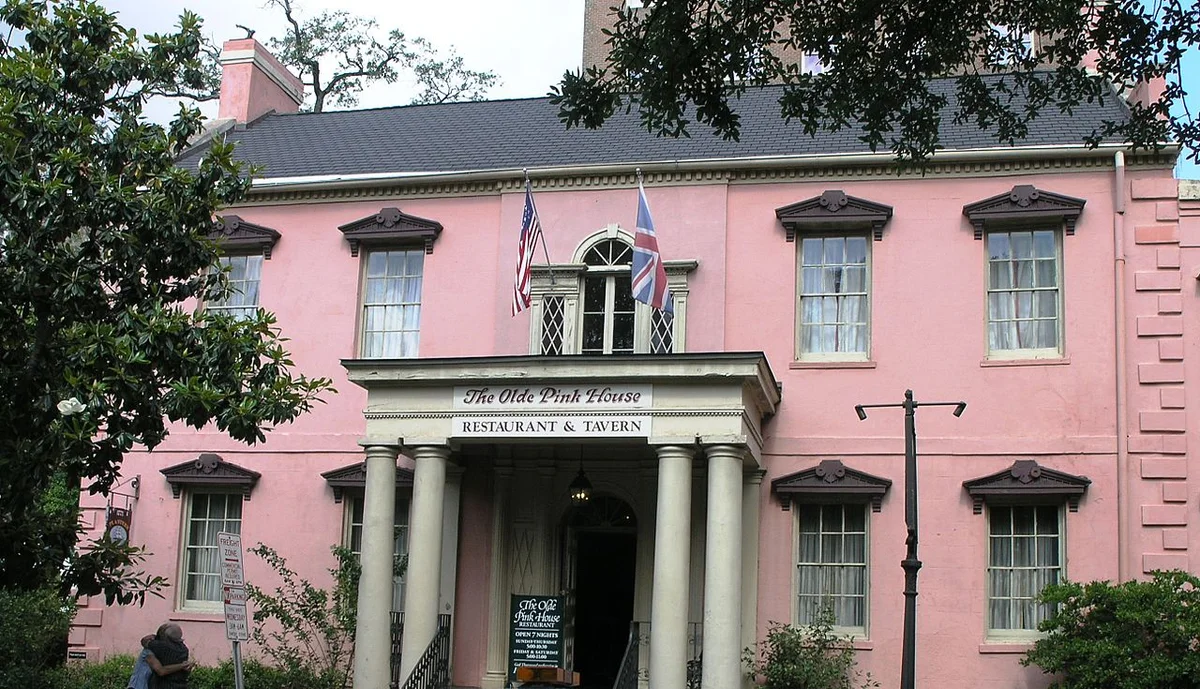 Olde Pink House by Daniel Mayer [GFDL (http://www.gnu.org/copyleft/fdl.html), CC-BY-SA-3.0 (http://creativecommons.org/licenses/by-sa/3.0/) or CC BY-SA 2.5  (https://creativecommons.org/licenses/by-sa/2.5)], from Wikimedia Commons (https://commons.wikimedia.org/wiki/File:The_Olde_Pink_House_in_Savannah,_Georgia.JPG)