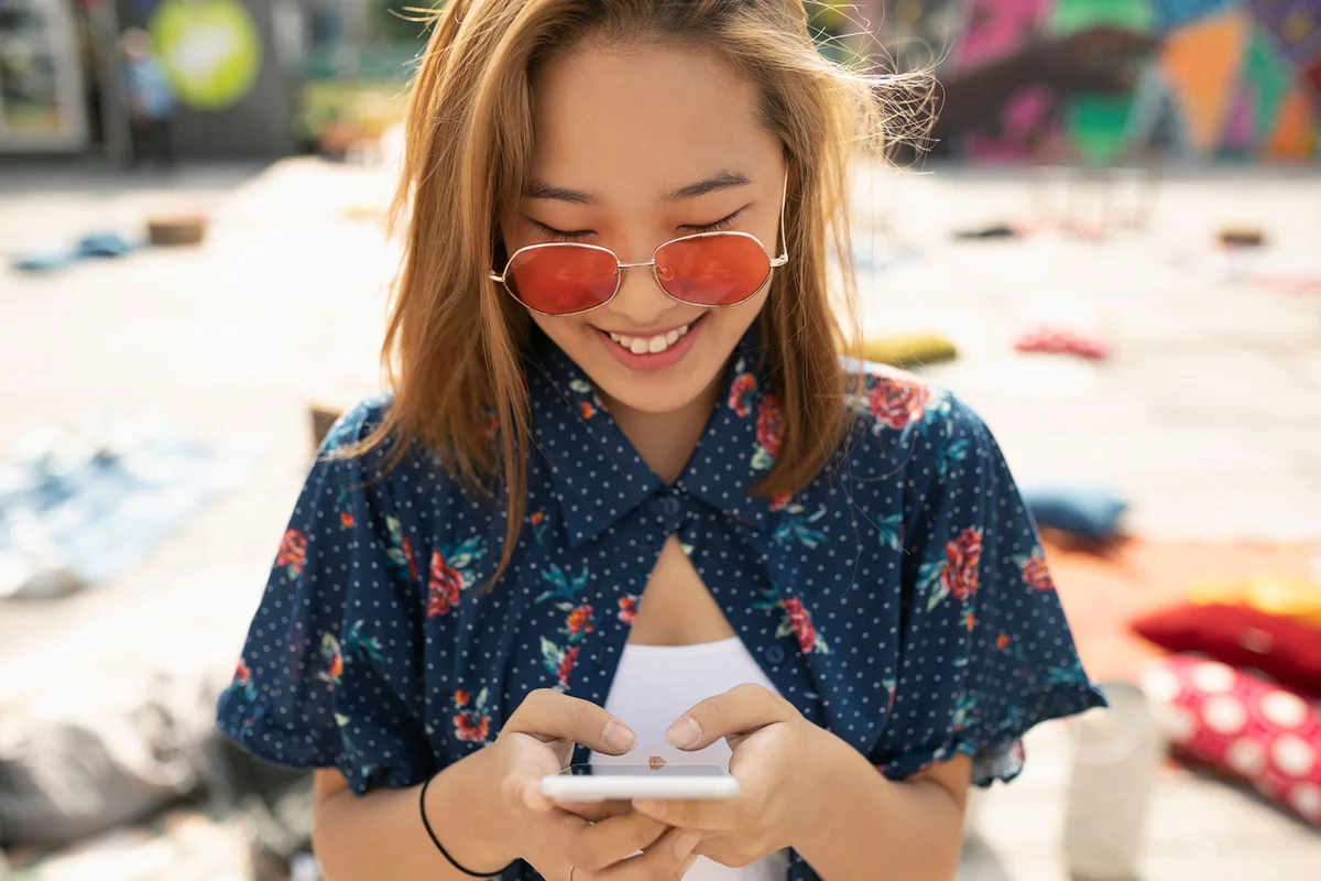 Girl with sunglasses texting question