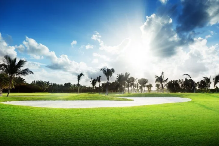 Golf course bunker and green