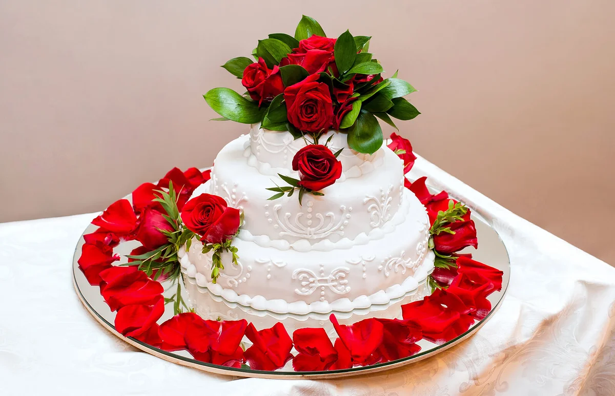 Wedding cake with red roses