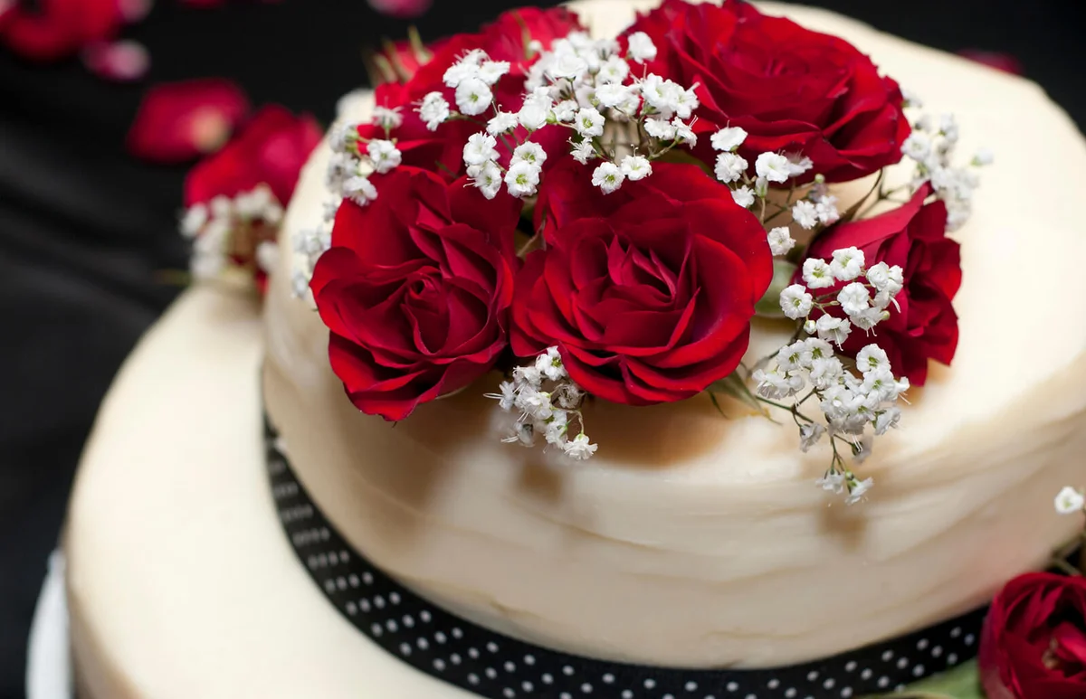 Beautiful cake topped with red roses