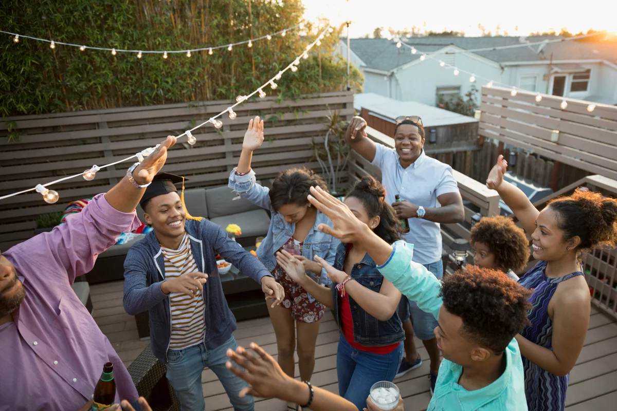 teens dancing