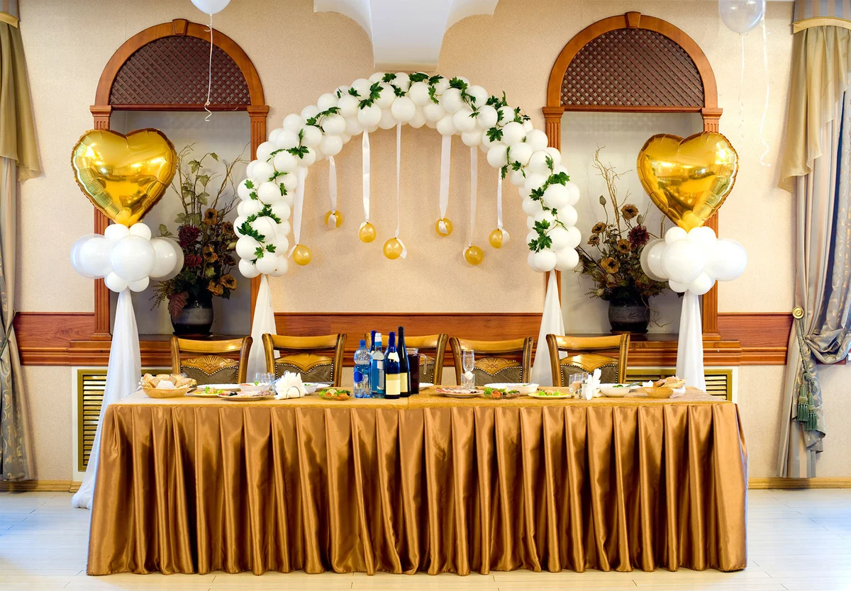 Wedding head table balloon arch decoration
