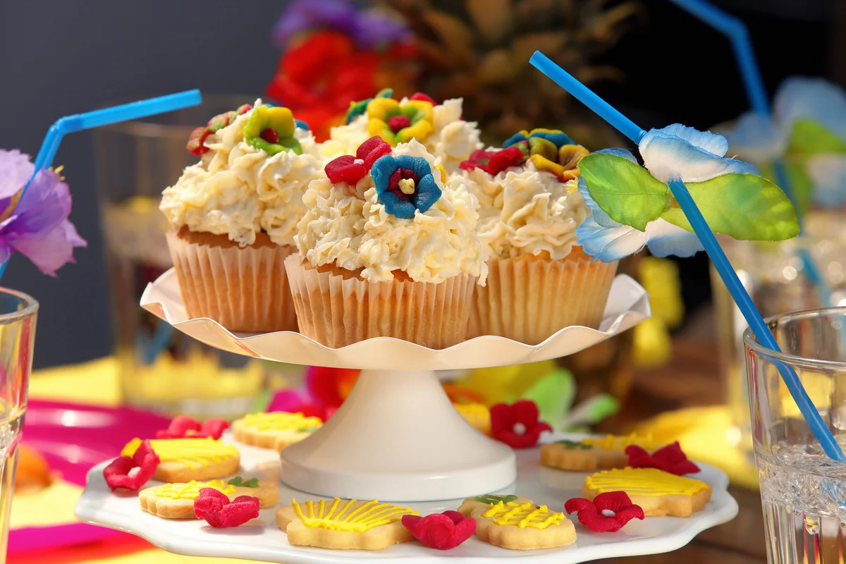 Fondant tropical flower cupcakes