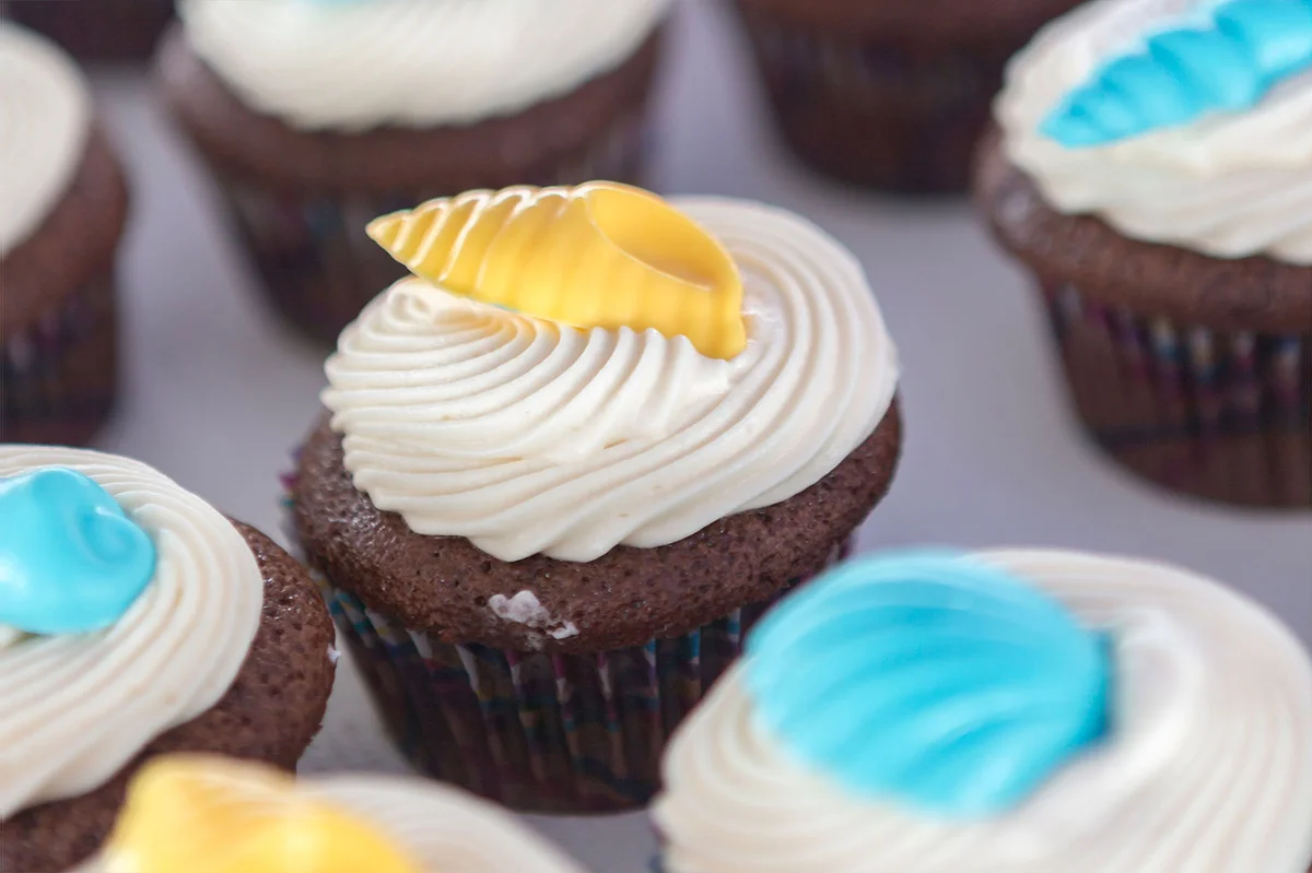 Molded chocolate shell cupcake toppers