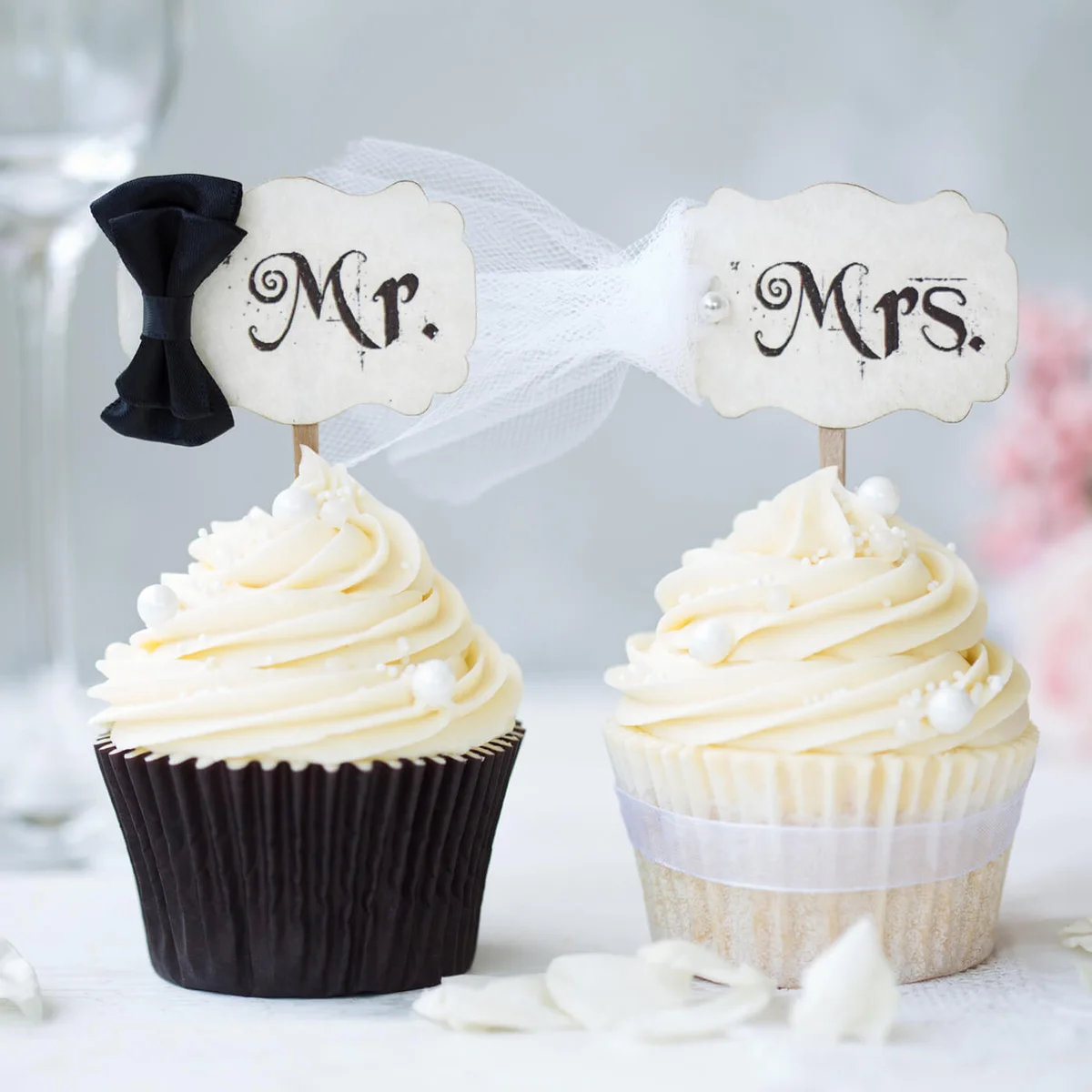 Bride and groom cupcakes