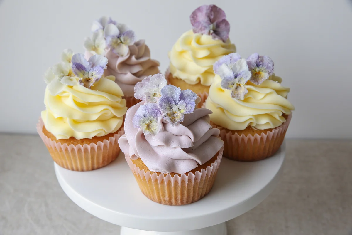 Cupcakes with sugared edible flowers