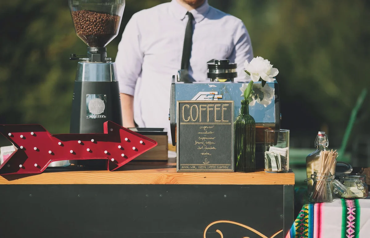 Wedding barista | ID 42658716 © Nich | Dreamstime.com