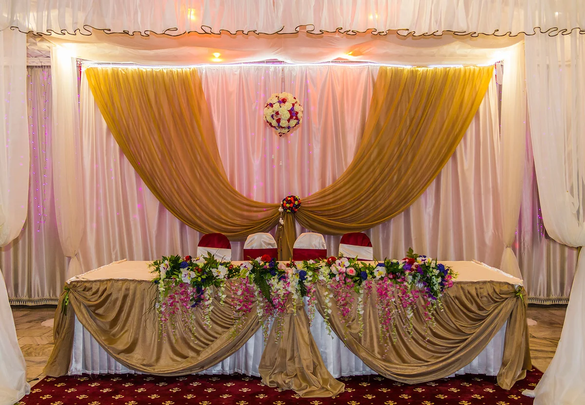 Simple yet stunning wedding table decor