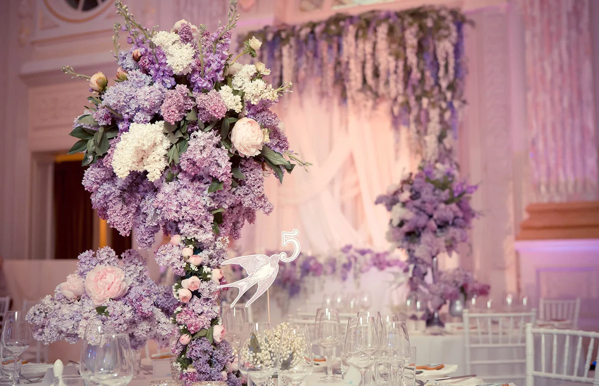 Festive table decoration in Lilac colors