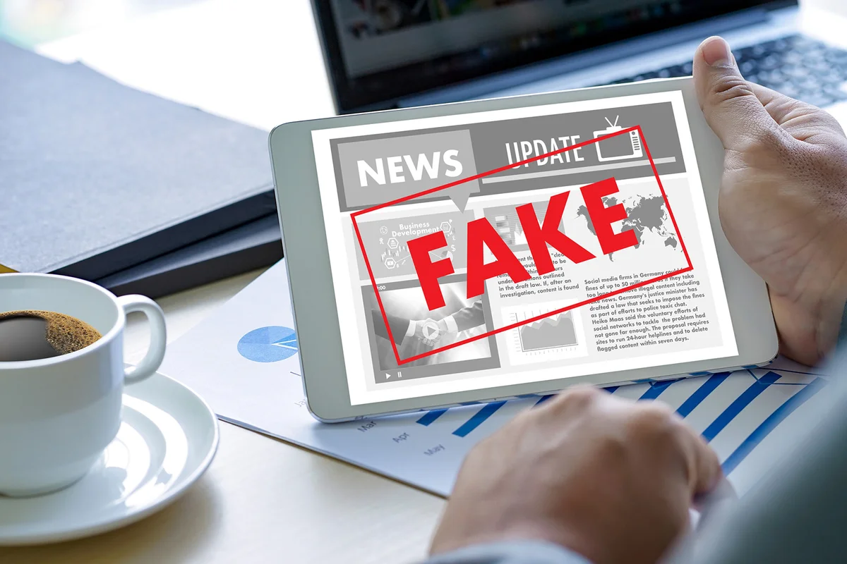 Fake News on computer