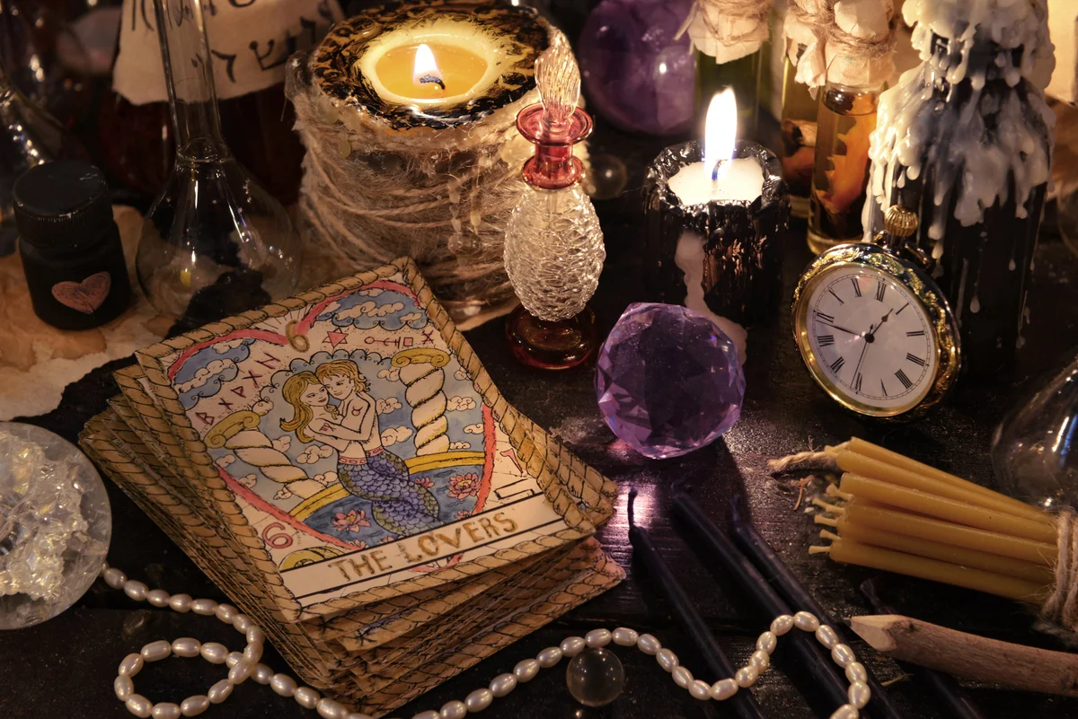 Tarot cards and crystals for focus