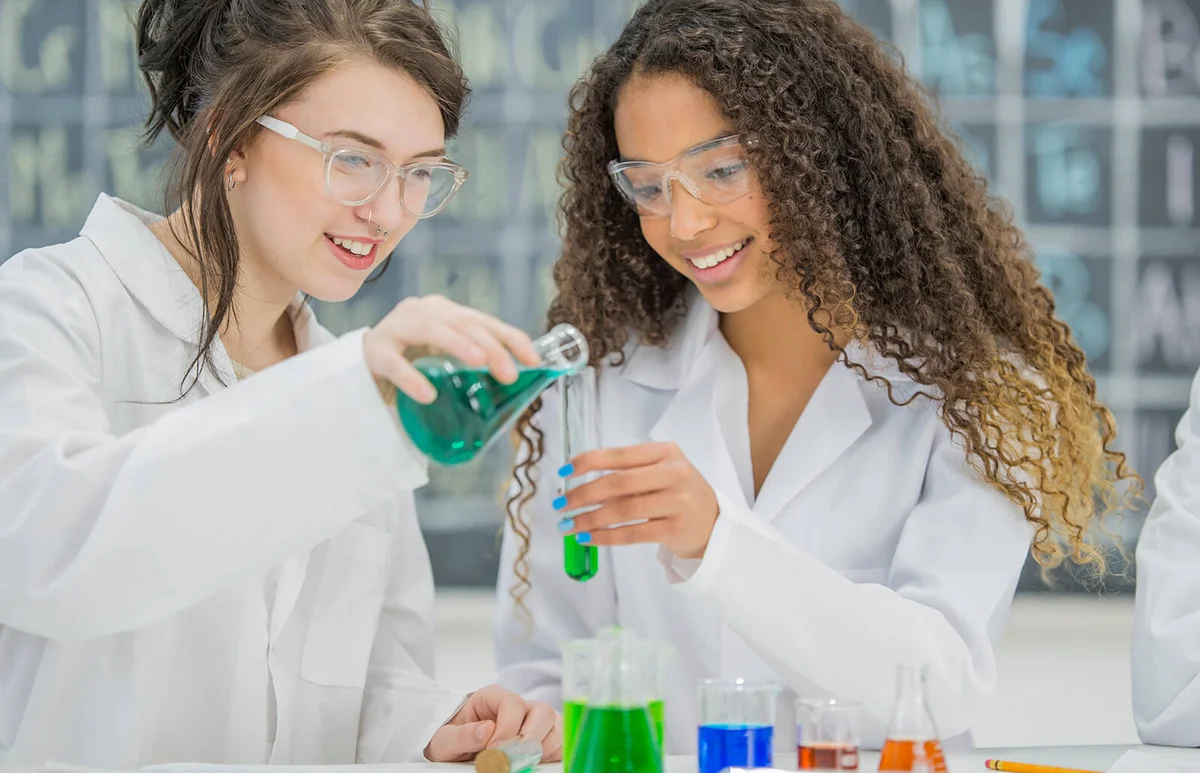 High school students are working in a science class together
