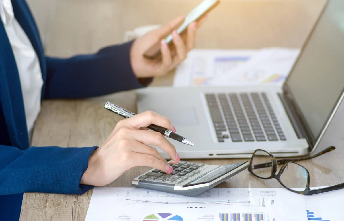 Business woman thinking account