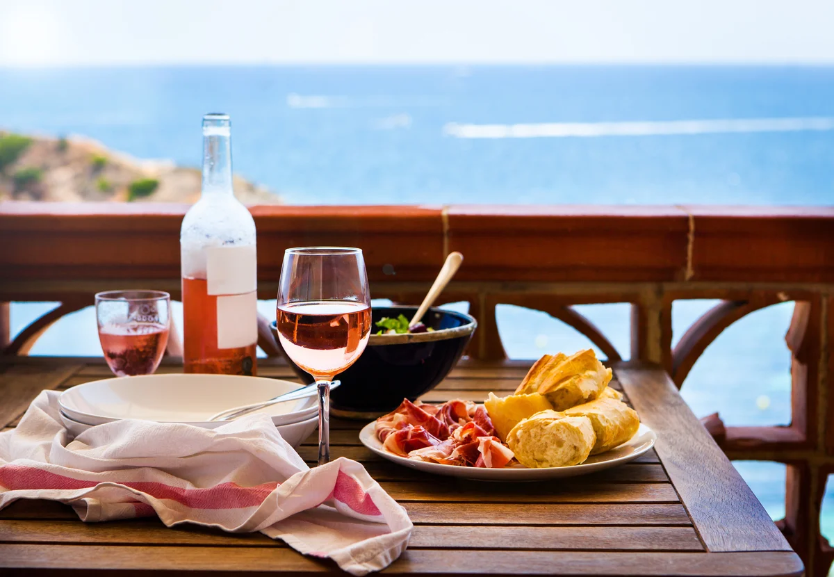 Table setting with rose wine