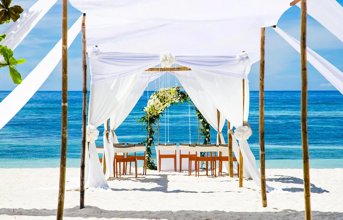Wedding setting on the beach